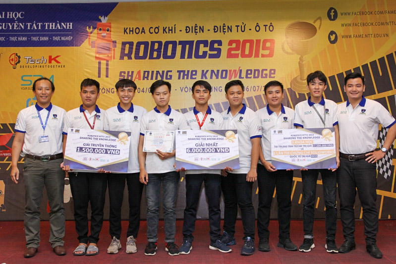 Các đội đạt giải cuộc thi Robotics 2019