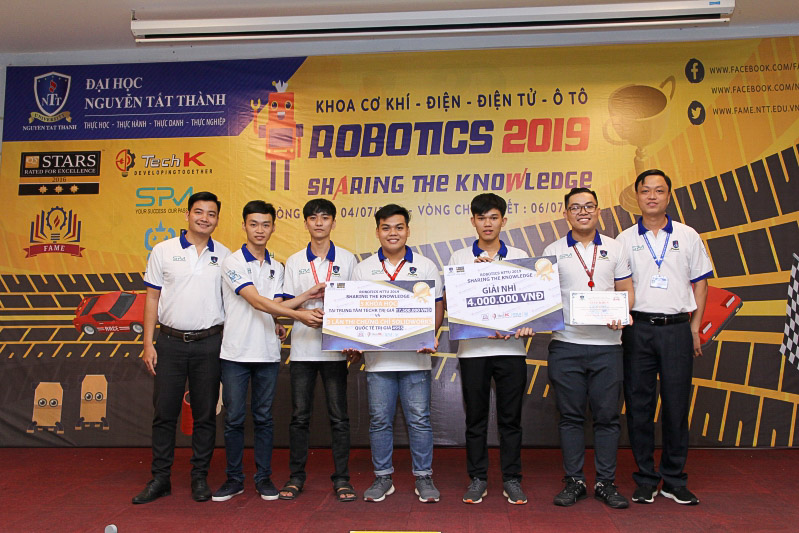 Các đội đạt giải cuộc thi Robotics 2019