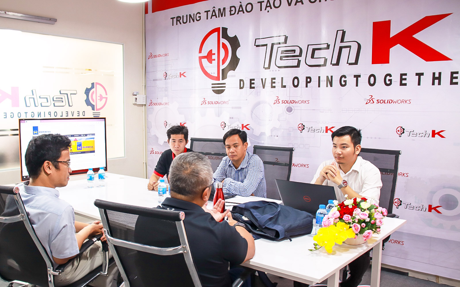  Ông Phan Bá Thông và TechK trao đổi về kỹ thuật của phần mềm SolidWorks