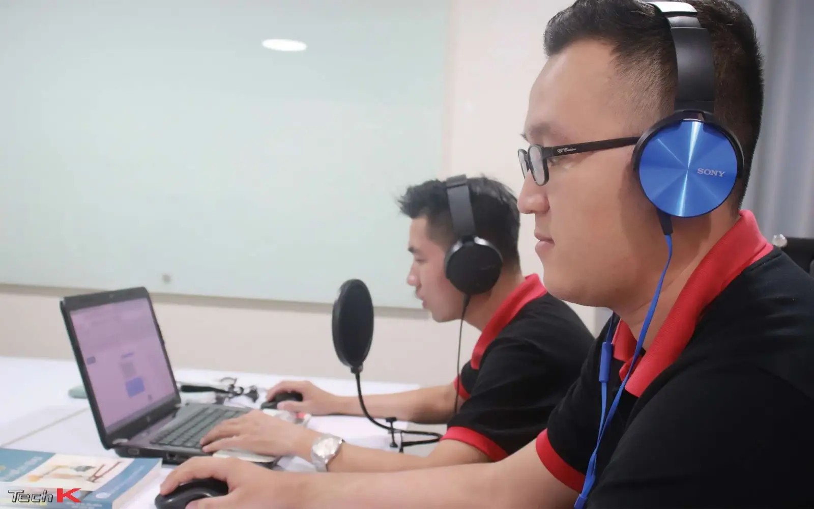 TechK dạy 1 kèm 1 cho học viên khóa học Mastercam online