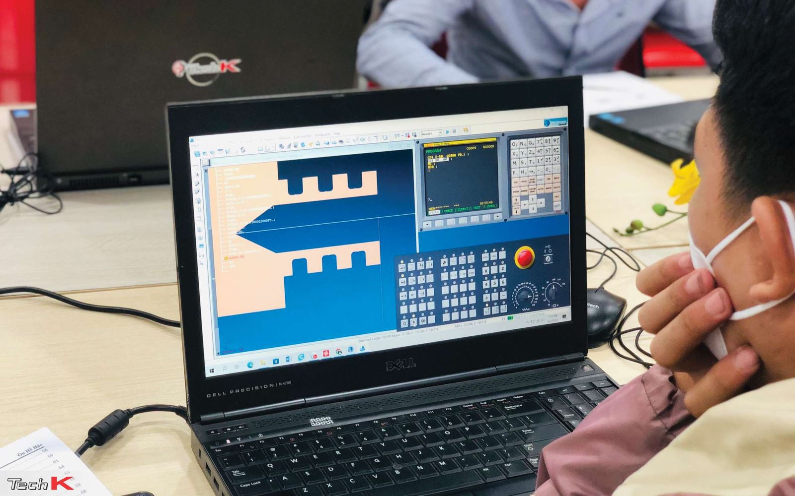 Học viên khóa học tiện CNC tại TechK